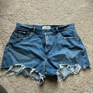 Abercrombie and Fitch mom short